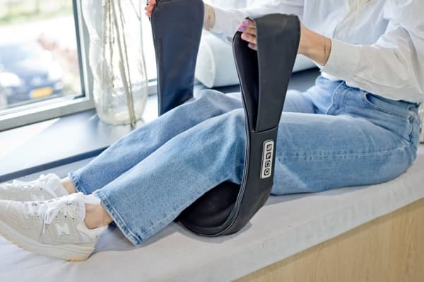 QLT Sähkökäytöinen niskahierontalaitteisto infrapunavalolla – Shiatsu-hierontatyyny