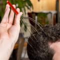 Pikkukuva 8 / 11: Ayurvedinen päänahan hierontalaite, hierontavoide, rentouttava teräs