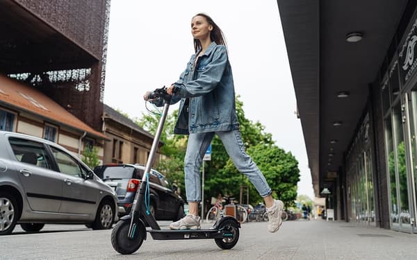 MOTUS Scooty 8,5 25 km/t Sort, Turkis 7,8 Ah