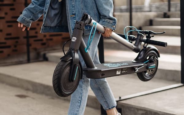 MOTUS Scooty 8,5 25 km/t Sort, Turkis 7,8 Ah