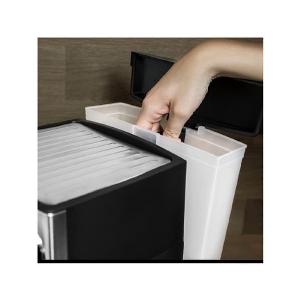 Cecotec 20-bar espresso coffee machine for espresso and cappuccino coffees with steerable steam tube.
