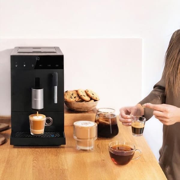 Cecotec Superautomatiska kaffemaskin Cremmaet Compact Steam