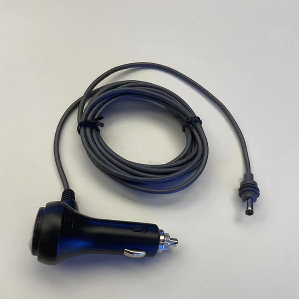INF TR-69B Auton Tupakansytyttimen Adapteri Digitaalinäytöllä