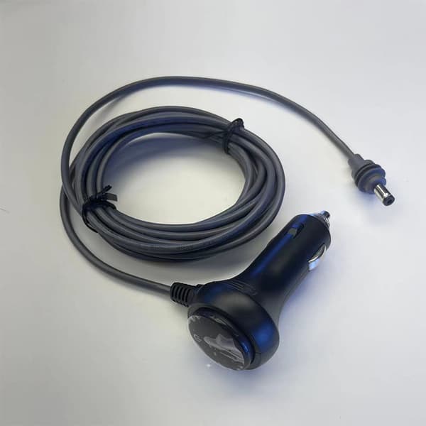 INF TR-69B Auton Tupakansytyttimen Adapteri Digitaalinäytöllä
