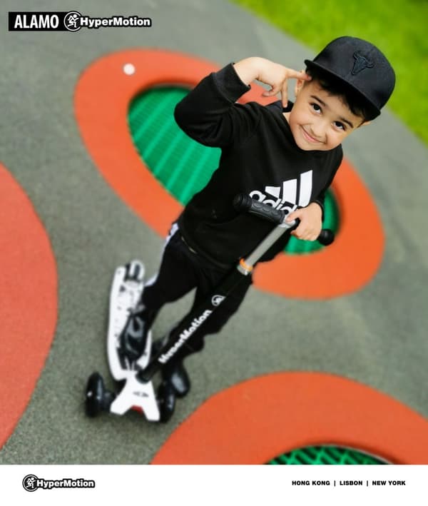 HyperMotion, trehjulet balance scooter til børn fra 5 år , Alamo, LED hjul, justerbart styr, skridsikker, sort, hvid