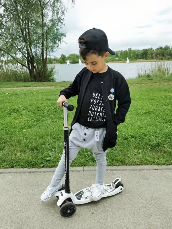 HyperMotion, trehjulet balance scooter til børn fra 5 år , Alamo, LED hjul, justerbart styr, skridsikker, sort, hvid