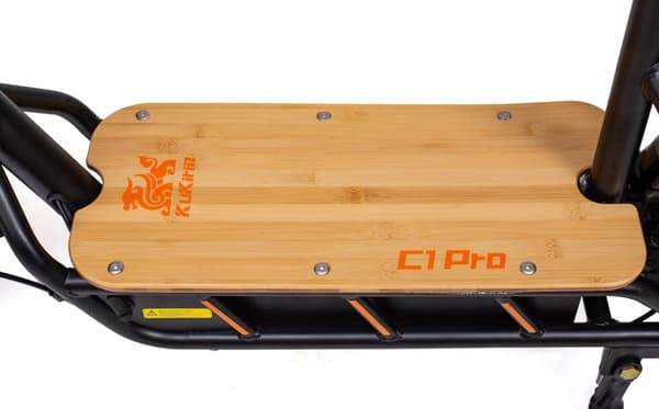Sähköskootteri - C1 Pro, 500W moottori, 26AH akku, huippunopeus 45km / h, kori ja takaistuin
