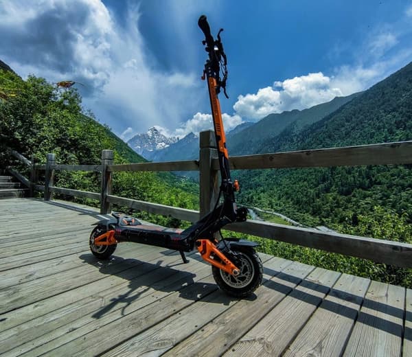 KuKirin G3 Pro elektrisk scooter til voksne, 1200W*2 dobbeltdrevsmotor, 23,4Ah hurtigudløserbatteri, maks. hastighed 65 km/t, dobbelte opladningsporte