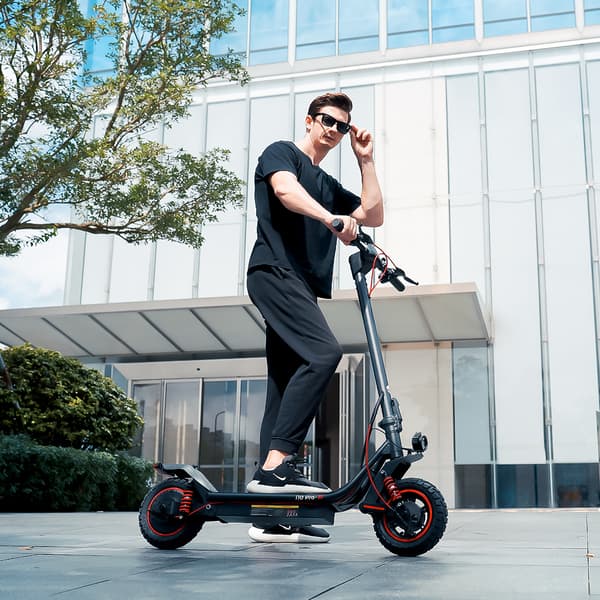 iScooter i10 Pro Elscooter 800W Motor 48V 15Ah Litiumbatteri 10 Tums Däck med Appkontroll Elscooter