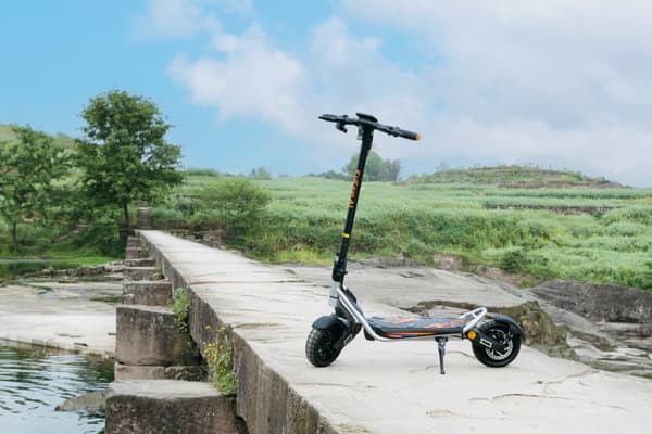 KuKirin A1 Elscooter 800W Motor 48V 13Ah Litiumbatteri 10-tums vakuumdäck 45 km räckvidd 45 km/h Dubbla skivbromsar Elscooter