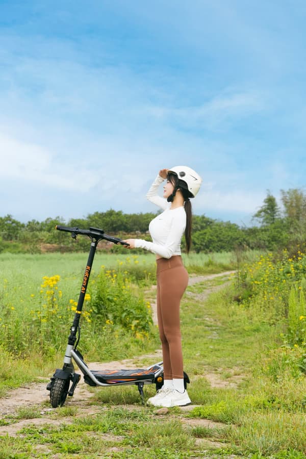 KuKirin A1 Elscooter 48V 13Ah Litiumbatteri 800W Motor 10-tums vakuumdäck 45 km räckvidd 45 km/h Dubbla skivbromsar Elscooter