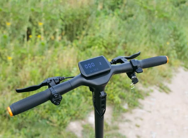 KuKirin A1 Elscooter 48V 13Ah Litiumbatteri 800W Motor 10-tums vakuumdäck 45 km räckvidd 45 km/h Dubbla skivbromsar Elscooter