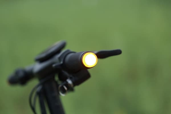 KuKirin A1 Elscooter 48V 13Ah Litiumbatteri 10-tums vakuumdäck 800W motor 45 km räckvidd 45 km/h Dubbel skivbroms Elscooter