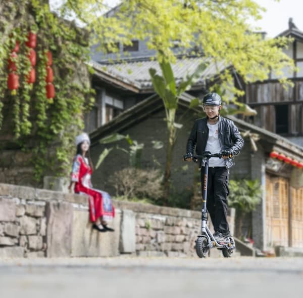 KuKirin A1 Elscooter 48V 13Ah Litiumbatteri 10-tums vakuumdäck 800W motor 45 km räckvidd 45 km/h Dubbel skivbroms Elscooter