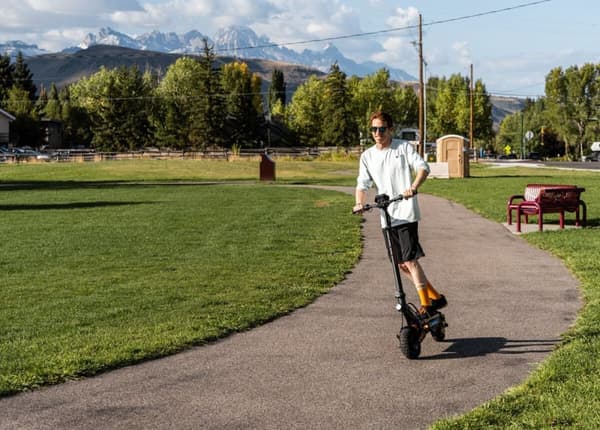 Kukirin G2 Master 2025 Uppgraderad version 60 km/h, 70 km räckvidd, 52V 20.8Ah 1000W*2 Elscooter, 10-tums vakuumdäck