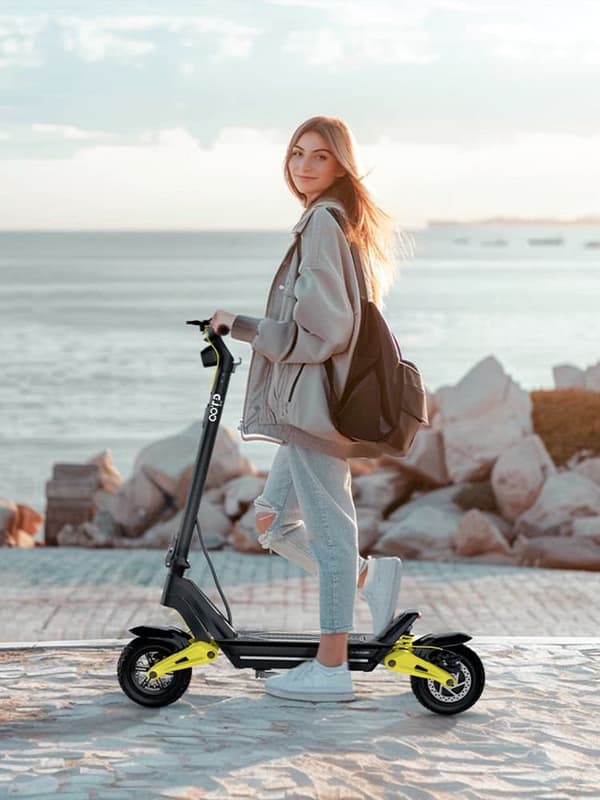 2,781 / 5,000 Sammenklappelig elektrisk løbehjul OOTD S10, 48V 1400W motor, 20Ah batteri
