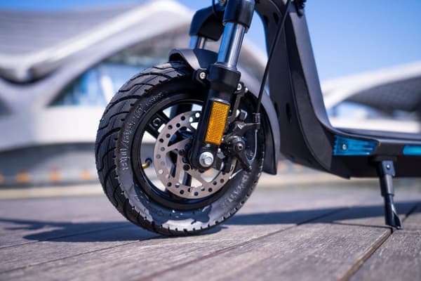 JOYOR C10 48V 26Ah batteri, 500W motor, 10-tums däck, maxhastighet 20 km/h, max körsträcka 40 km/h elscooter