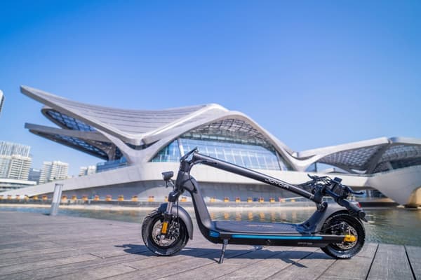 JOYOR C10 500W motor, 48V 26Ah batteri,  10-tums däck, maxhastighet 20 km/h, max körsträcka 40 km/h elscooter