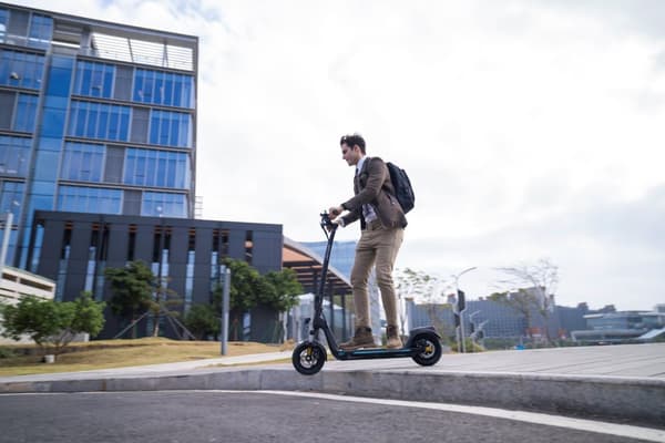 JOYOR C10 48V 26Ah batteri, 10-tums däck, 500W motor, maxhastighet 20 km/h, max körsträcka 40 km/h elscooter