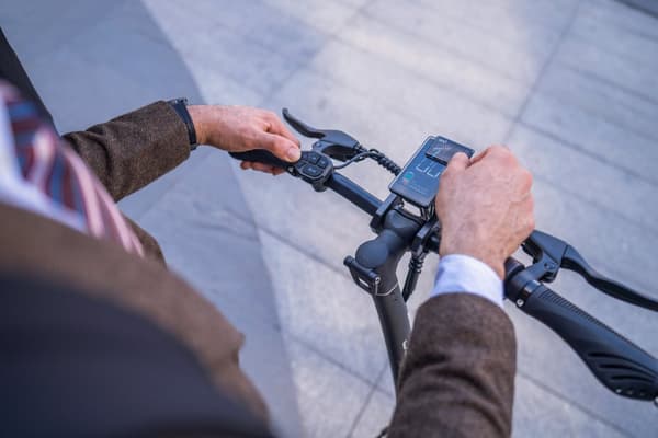 JOYOR C10 48V 26Ah batteri, 10-tums däck, 500W motor, maxhastighet 20 km/h, max körsträcka 40 km/h elscooter