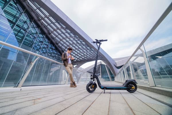 JOYOR C10 48V 26Ah batteri, 10-tums däck, 500W motor, maxhastighet 20 km/h, max körsträcka 40 km/h elscooter