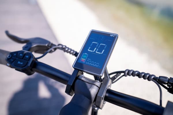 JOYOR C10 48V 26Ah batteri, 10-tums däck, 500W motor, maxhastighet 20 km/h, max körsträcka 40 km/h elscooter