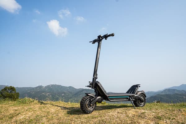 JOYOR E6-S 60V 31,5Ah batteri, 2*1600W dubbla motorer, 11-tums däck, maxhastighet 80 km/h, 100 km maximal körsträcka elscooter