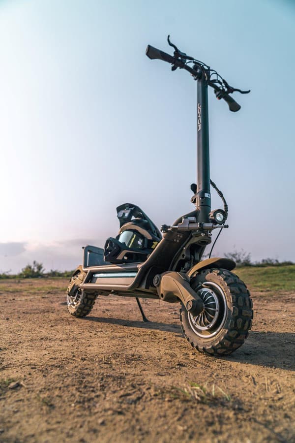 JOYOR E6-S 60V 31,5Ah batteri, 2*1600W dubbla motorer, 11-tums däck, maxhastighet 80 km/h, 100 km maximal körsträcka elscooter