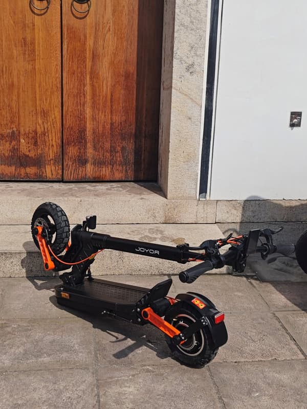 JOYOR S5 PRO ABE 500W motor, 10tums däck, 48V 13Ah batteri, maxhastighet 20 km/h, max räckvidd 55 km