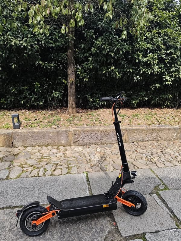 JOYOR S5 PRO ABE 48V 13Ah batteri, 500W motor, 10tums däck, maxhastighet 20 km/h, max räckvidd 55 km