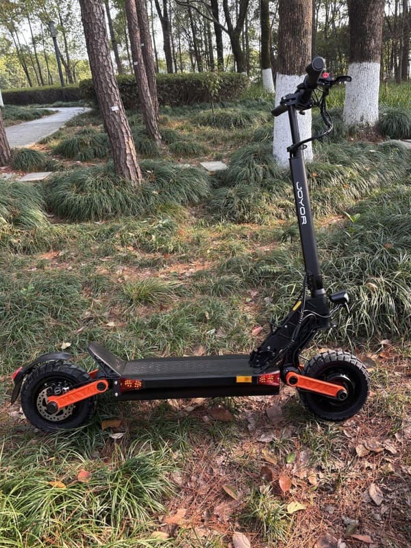 JOYOR S10-S-Z 2*1000W motor, 10-tums däck, 60V 18Ah batteri, maxhastighet 25 km/h, körsträcka 75 km