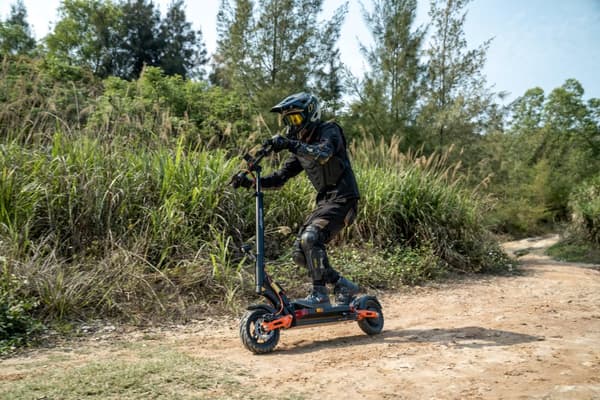 JOYOR T6 48V 18Ah batteri, 600W motor, 10-tums däck, maxhastighet 25 km/h, räckvidd 70 km
