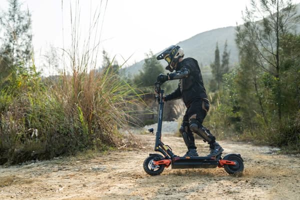 JOYOR T6 48V 18Ah batteri, 600W motor, 10-tums däck, maxhastighet 25 km/h, räckvidd 70 km
