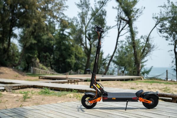 JOYOR T6 48V 18Ah batteri, 600W motor, 10-tums däck, maxhastighet 25 km/h, räckvidd 70 km
