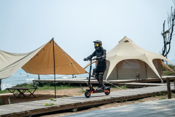 JOYOR T6 48V 18Ah batteri, 600W motor, 10-tums däck, maxhastighet 25 km/h, räckvidd 70 km