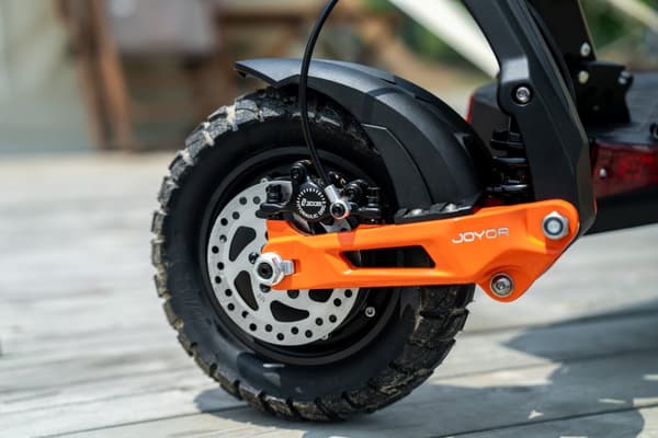 JOYOR T10 2*1000W motor, 60V 18Ah batteri, 10-tums däck, maxhastighet 25 km/h, räckvidd 75 km