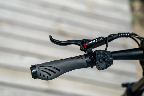 JOYOR T10 2*1000W motor, 10-tums däck,60V 18Ah batteri, maxhastighet 25 km/h, räckvidd 75 km