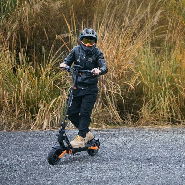 KuKirin G2 Pro (VMP) Sähköpotkulauta Aikuisille 25 km/h Huippunopeus 500 W Moottori Maastoon Sopiva Sähköpotkulauta 9 Tuuman Renkailla