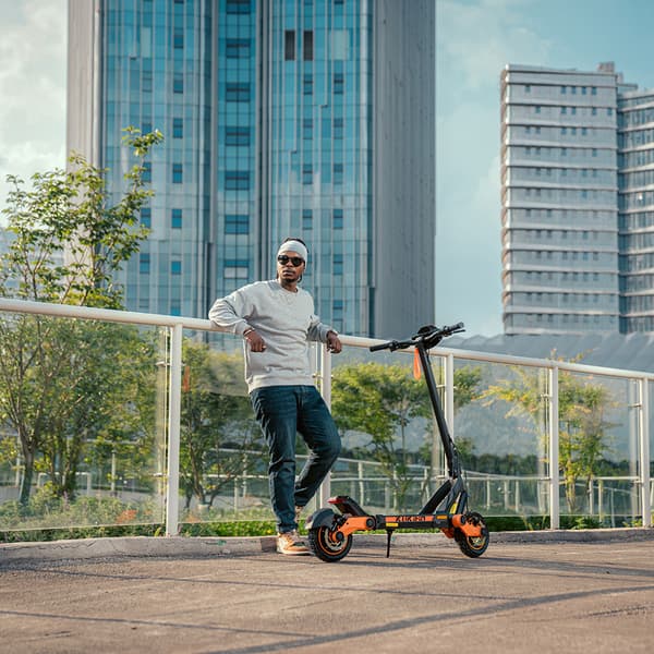 KuKirin G3 Aikuisille Tarkoitettu Sähköpotkulauta 1200 W:n Maastoon, 52 V:n ja 18 Ah:n Akulla, 10 Tuuman Renkailla Ja Sähköpotkulaudalla