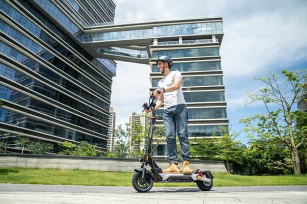 Kukirin M4 Max 800W motor 18.2AH elscooter, hastighet 45 km/h, räckvidd 64 km, 10-tums däck