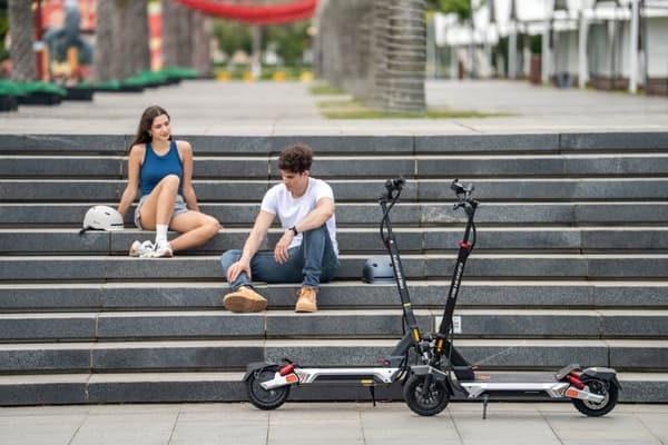 Kukirin M4 Max 800W motor 18.2AH elscooter, hastighet 45 km/h, räckvidd 64 km, 10-tums däck