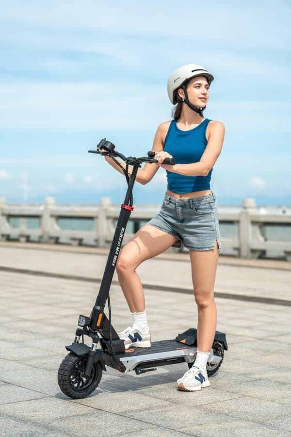 Kukirin M4 Max 800W motor 18.2AH elscooter, hastighet 45 km/h, räckvidd 64 km, 10-tums däck