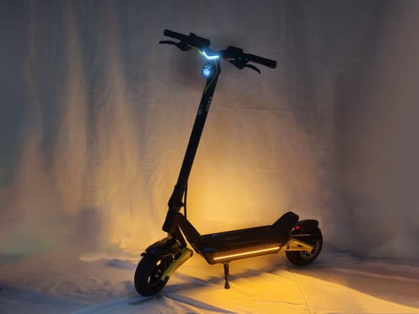 OOTD S10 48V20AH batteri, räckvidd 70 km, 1400W motor, 10-tums däck, maximal hastighet 55 km/h, hopfällbar elscooter
