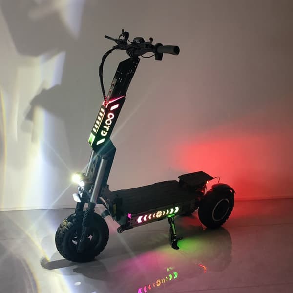 OOTD T30 60V 31,2AH batteri, 2*1600W motor, räckvidd 100 km, 13-tums däck, maximal hastighet 65 km/h, hopfällbar elscooter