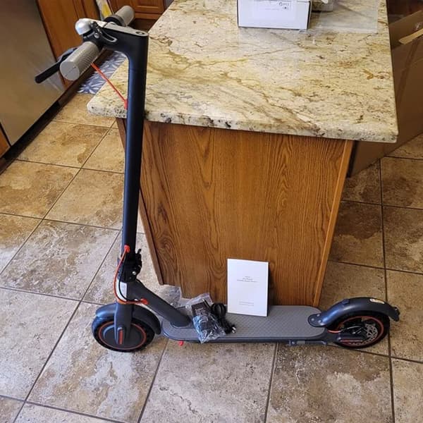 Lamtier T4 PRO 8,5 tommer foldbar elektrisk løbehjul, 350W motor, 25 km/t, 10,4AH batteri, 30 km udholdenhed, Bluetooth-app-understøttelse