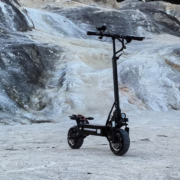 Boyueda Q7Pro voksen 10'' dual drive el-scooter, 19Ah batteri, 3200W motor, med sæde, udholdenhed: 60-70KM, dobbelt støddæmpere.