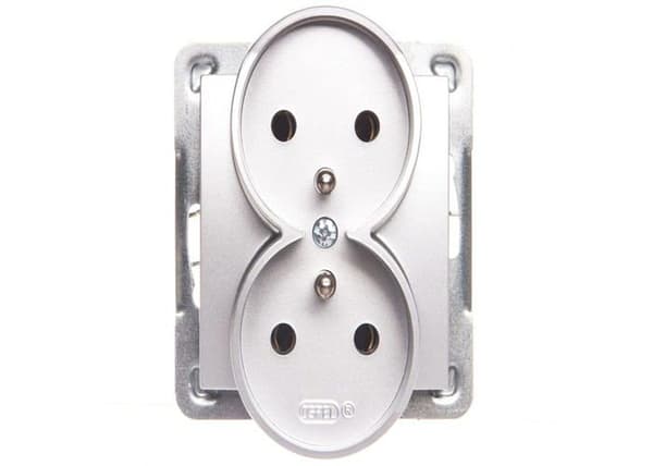 Ospel - GP-2YRZ/m/18 - Dubbel uttag med 16A silver () Silver