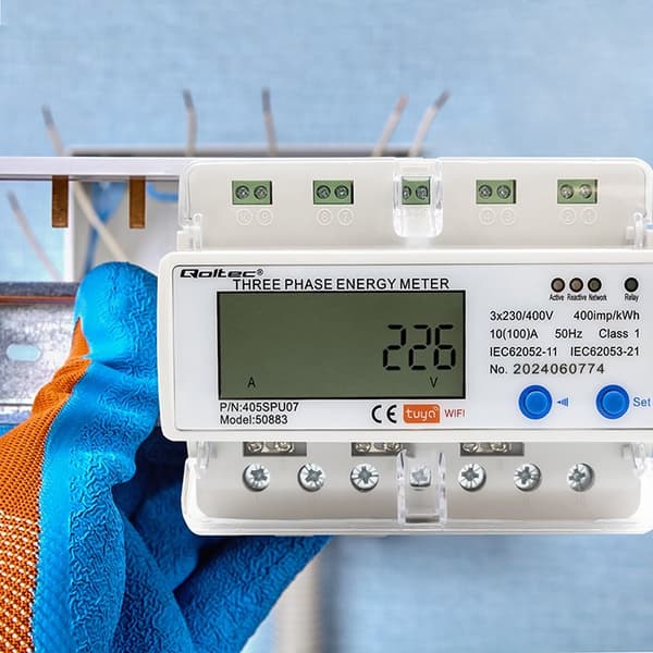 Qoltec 50883 Trefaset elektronisk energiforbrugsmåler til DIN-skinne | WiFi | TUYA | 400V | LCD