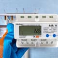 Miniatyrbillede 5 af 8: Qoltec 50883 Trefaset elektronisk energiforbrugsmåler til DIN-skinne | WiFi | TUYA | 400V | LCD