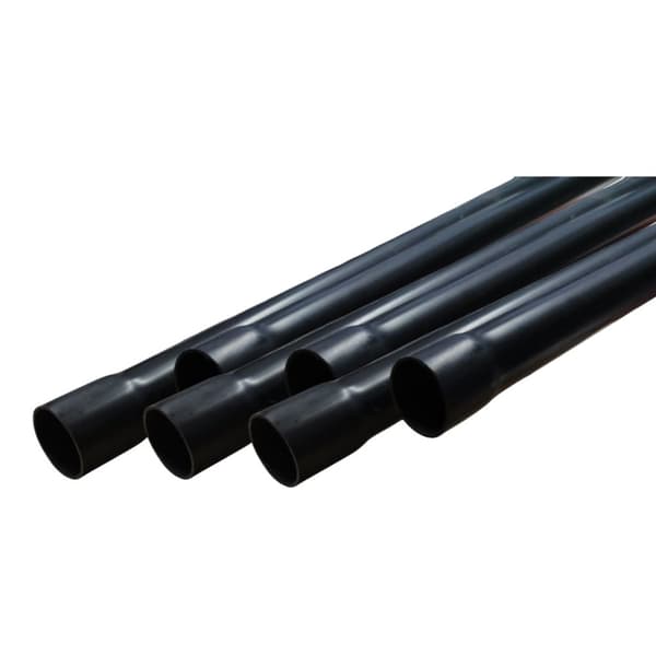 Skyddsrör för elinstallationer, styvt, svart muffrör med en diameter på 32 mm.